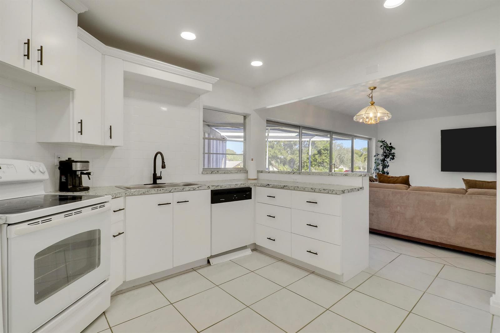 7 GREENWAY Village N # 202, Royal Palm Beach, FL 33411 photo 4