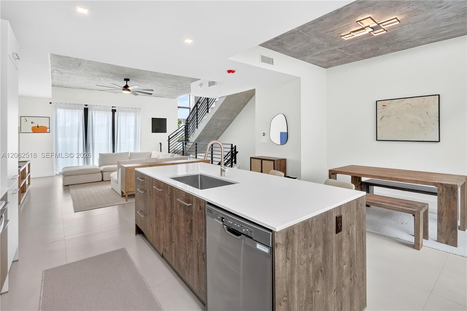 916 NE 4th St, Fort Lauderdale, FL 33301 photo 2