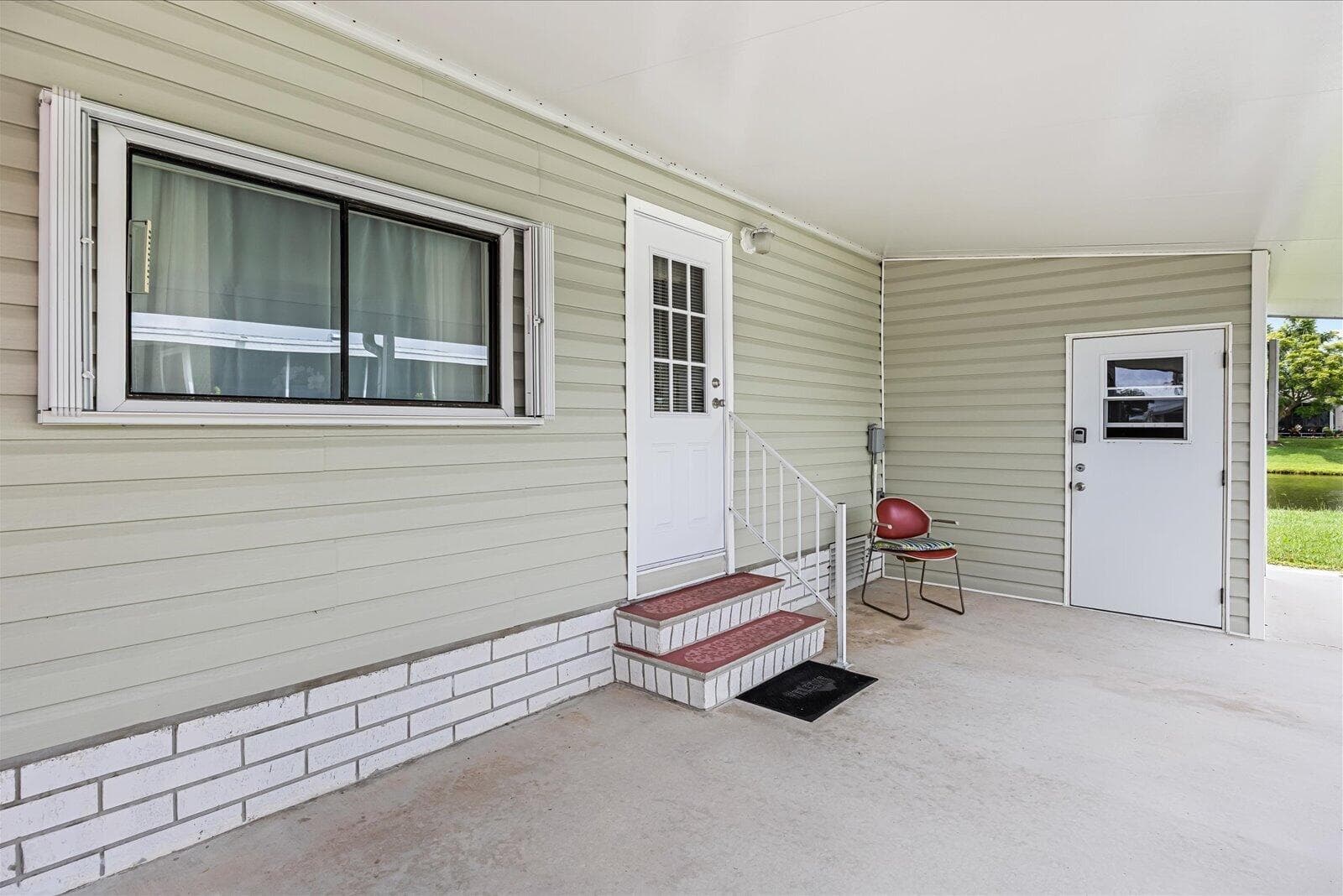 484 TROPICAL ISLES Circle # D-32, Fort Pierce, FL 34982 photo 3