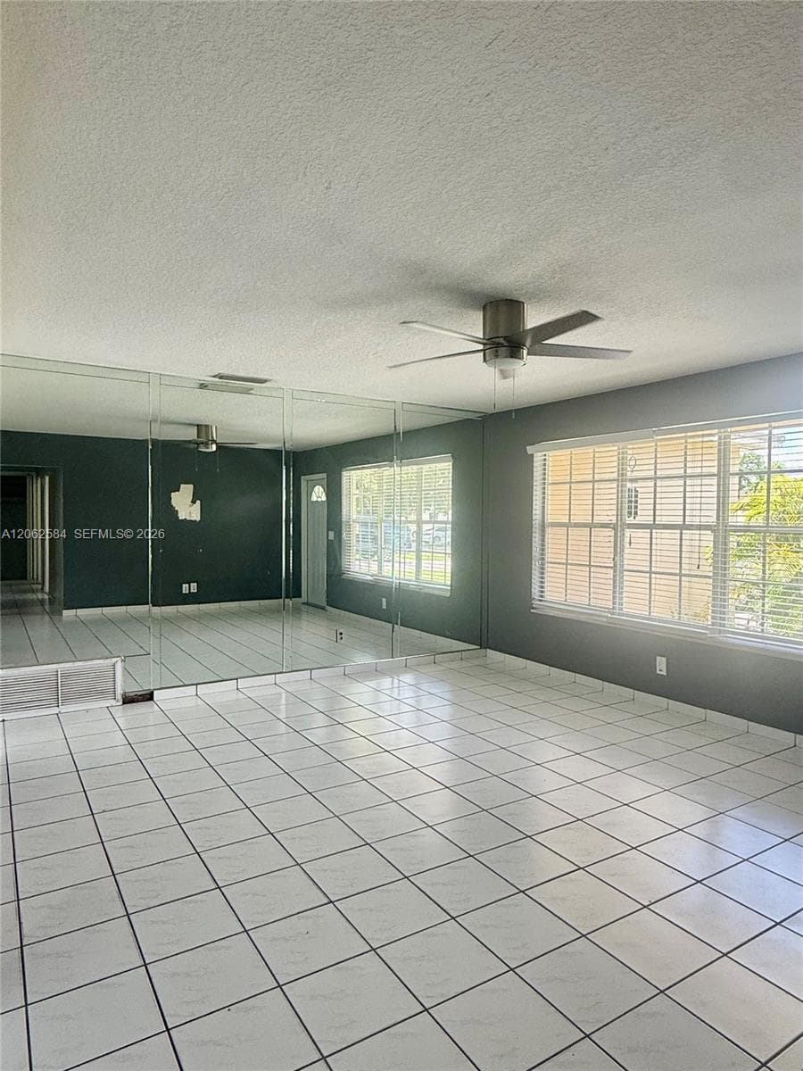 7710 NW 5th St, Pembroke Pines, FL 33024 photo 2