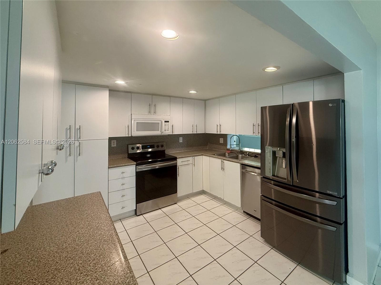 7710 NW 5th St, Pembroke Pines, FL 33024 photo 4