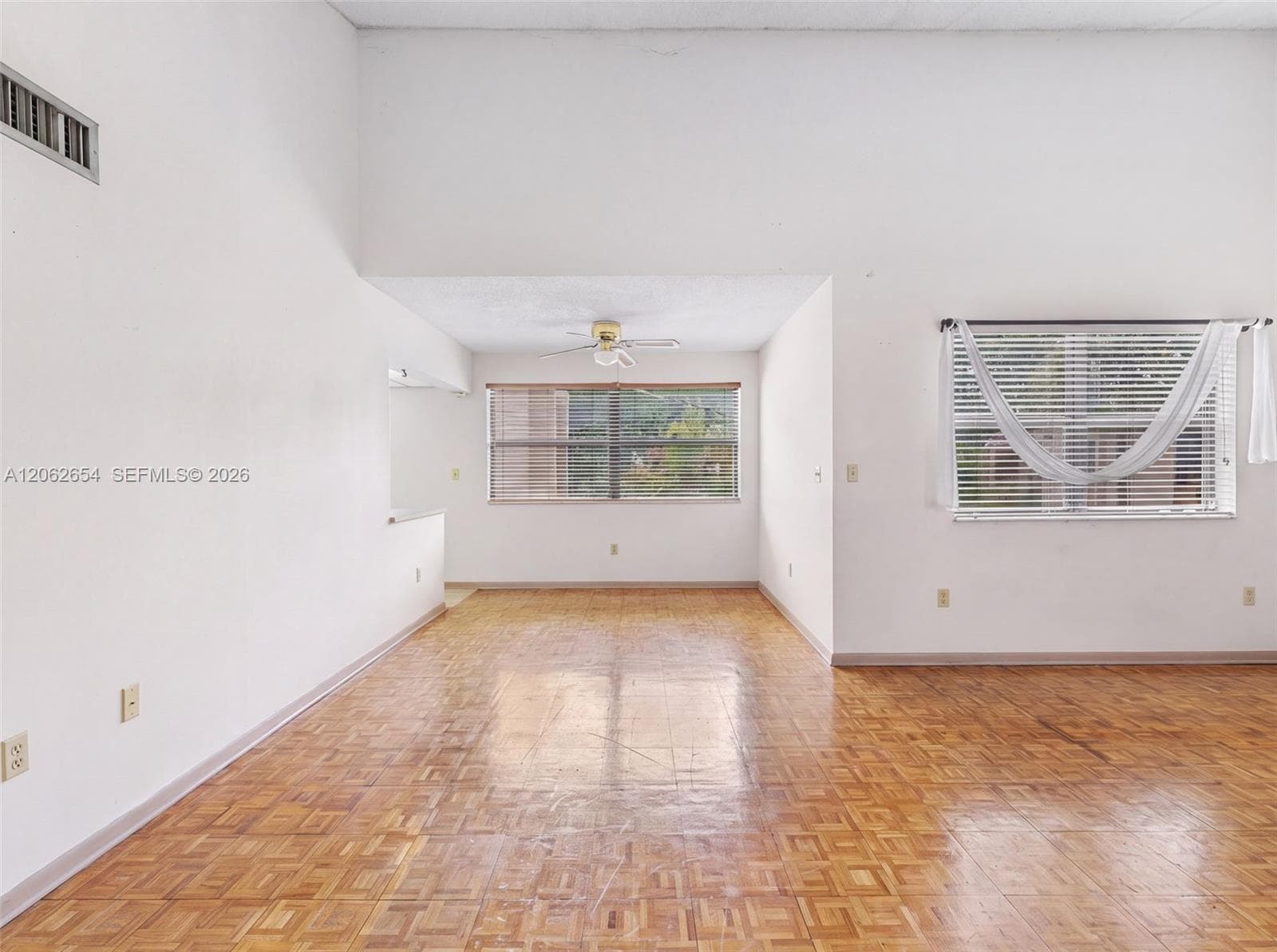 291 W Park Dr # 9-201, Miami, FL 33172 photo 5
