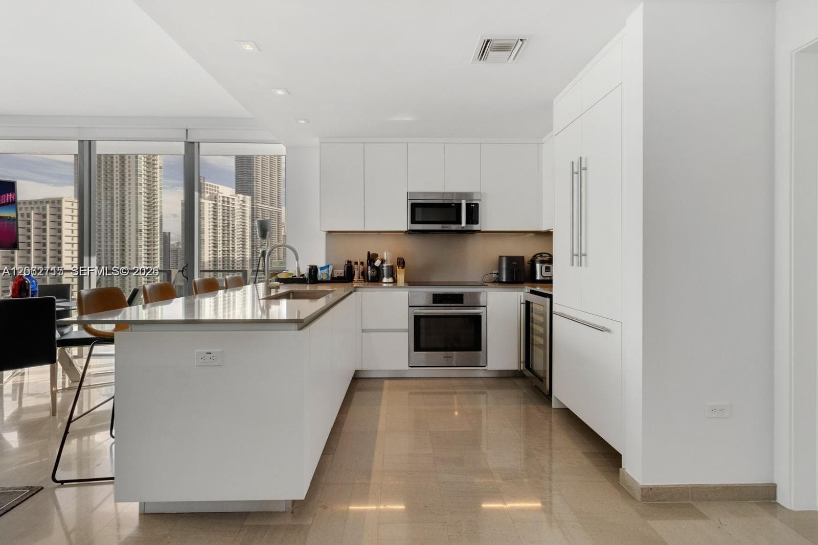 68 SE 6th St # 2101, Miami, FL 33131 photo 2