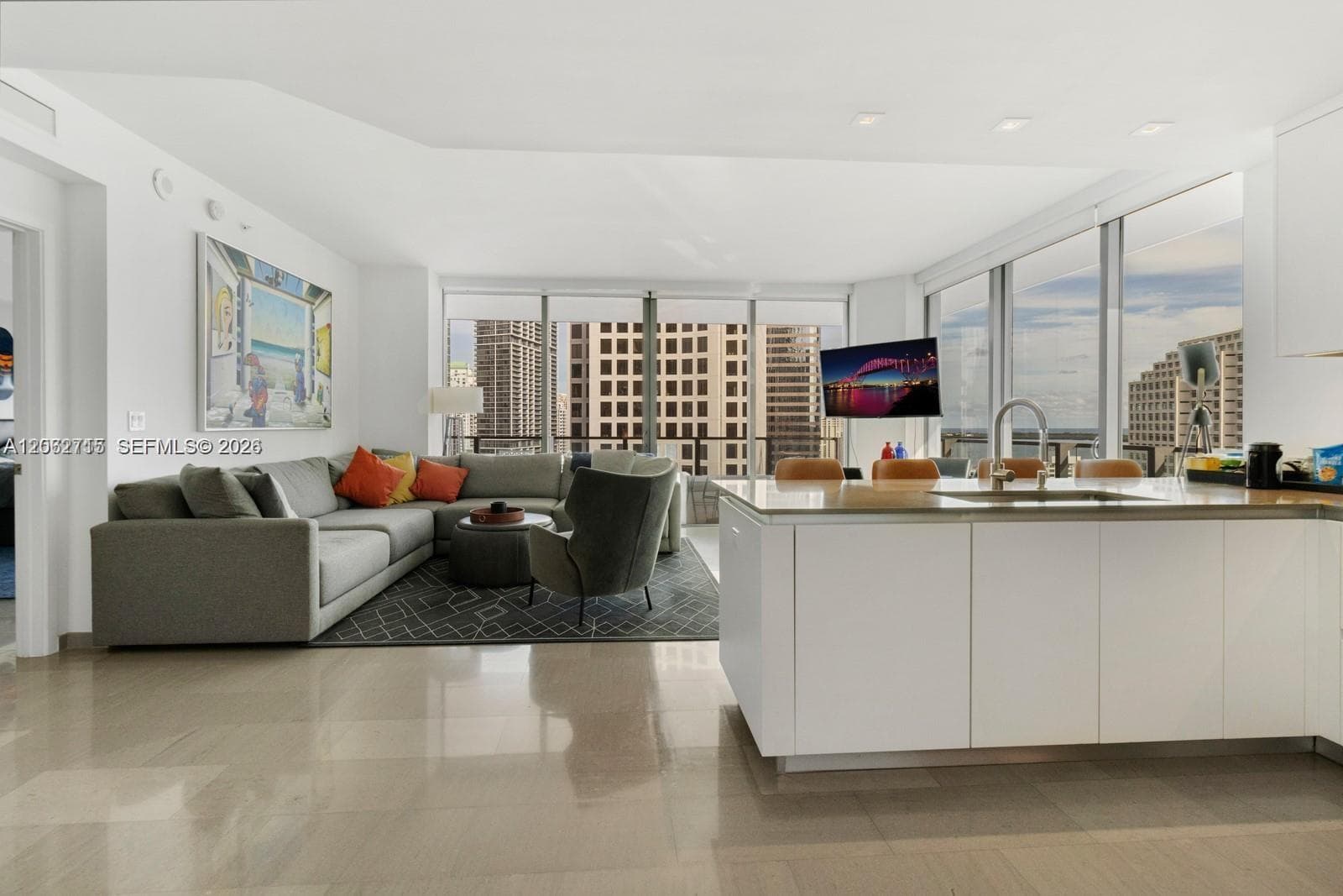 68 SE 6th St # 2101, Miami, FL 33131 photo 4
