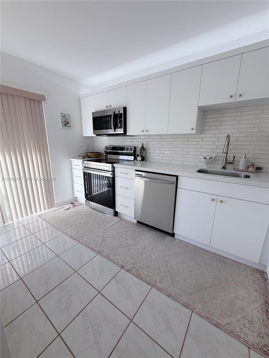17000 NW 67th Ave # 112, Hialeah, FL 33015 photo 2