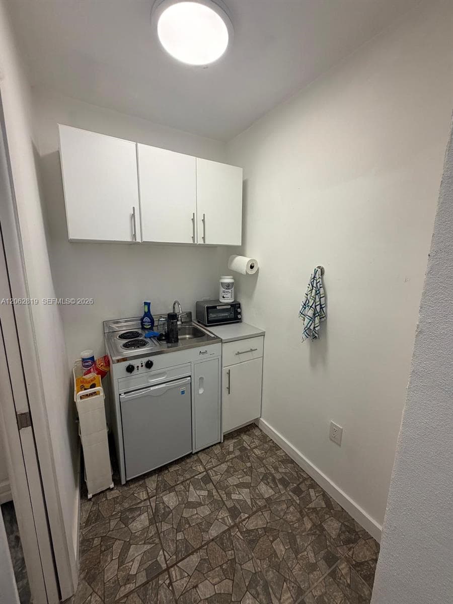 201 NE 169th St # 1, North Miami Beach, FL 33162 photo 4