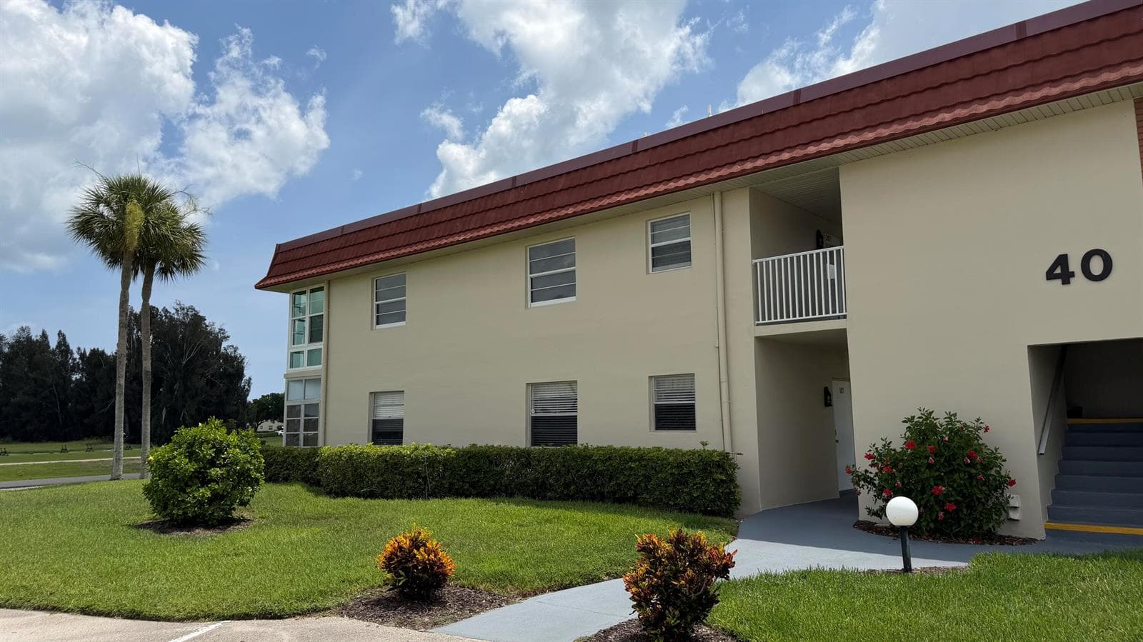 40 WOODLAND Drive # 105, Vero Beach, FL 32962