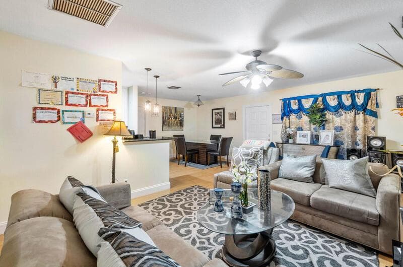 2 CROSSINGS Circle E # E, Boynton Beach, FL 33435 photo 3