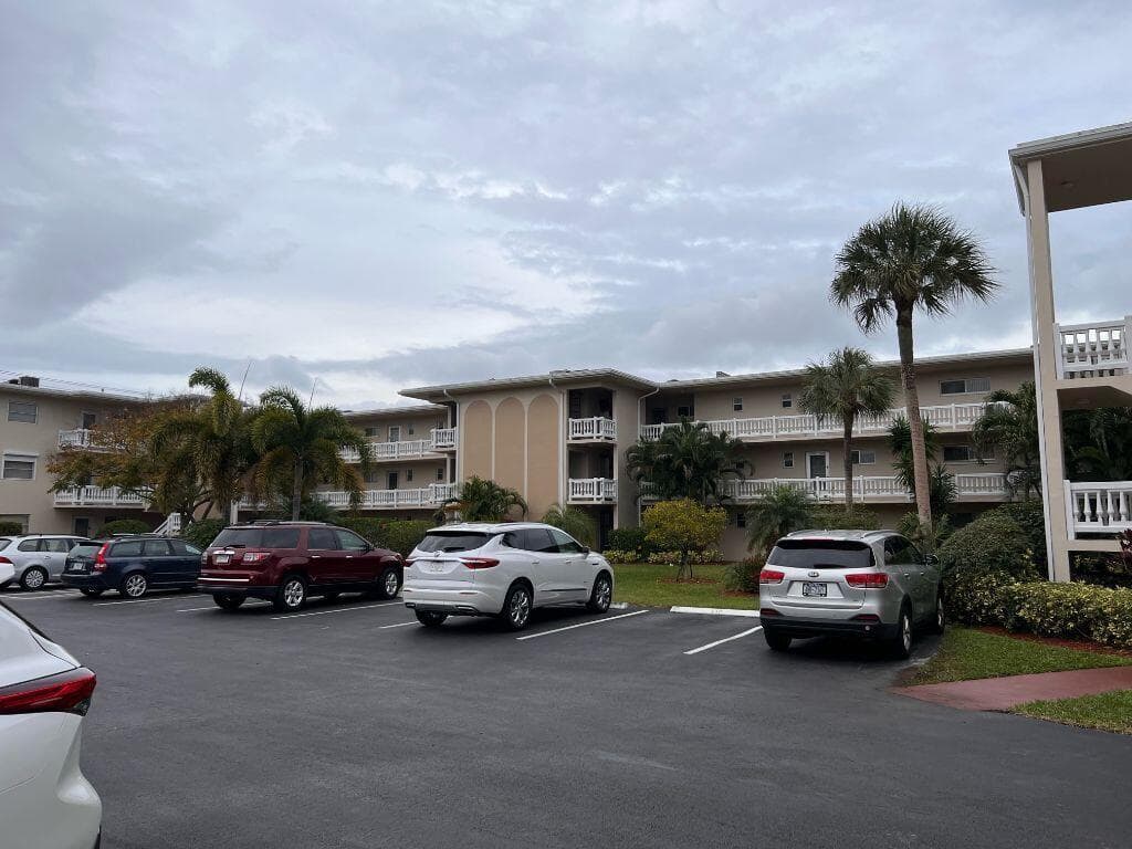 2811 S GARDEN Drive S # 308, Palm Springs, FL 33461