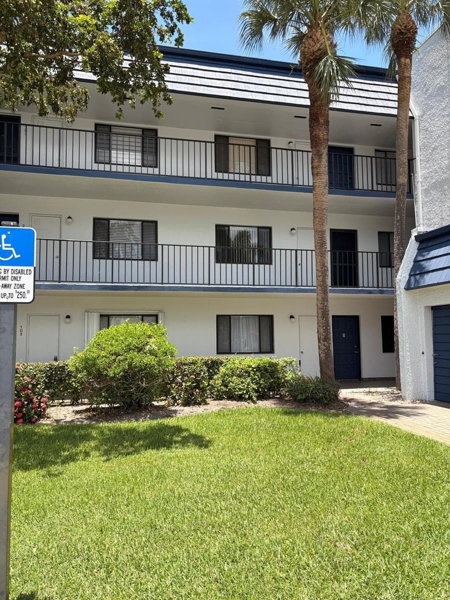 4465 LUXEMBURG Court # 204, Lake Worth, FL 33467