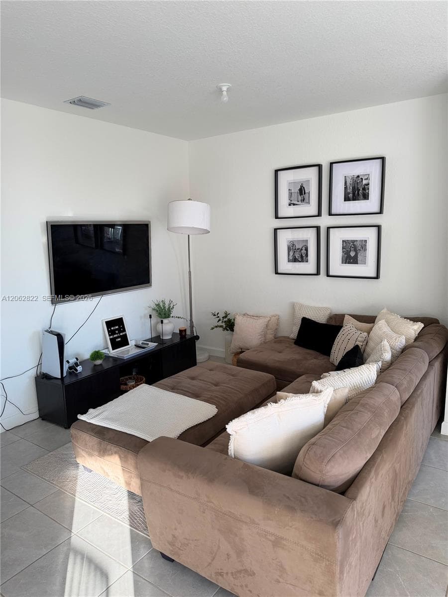 2817 SE 26th Ave, Homestead, FL 33035 photo 2