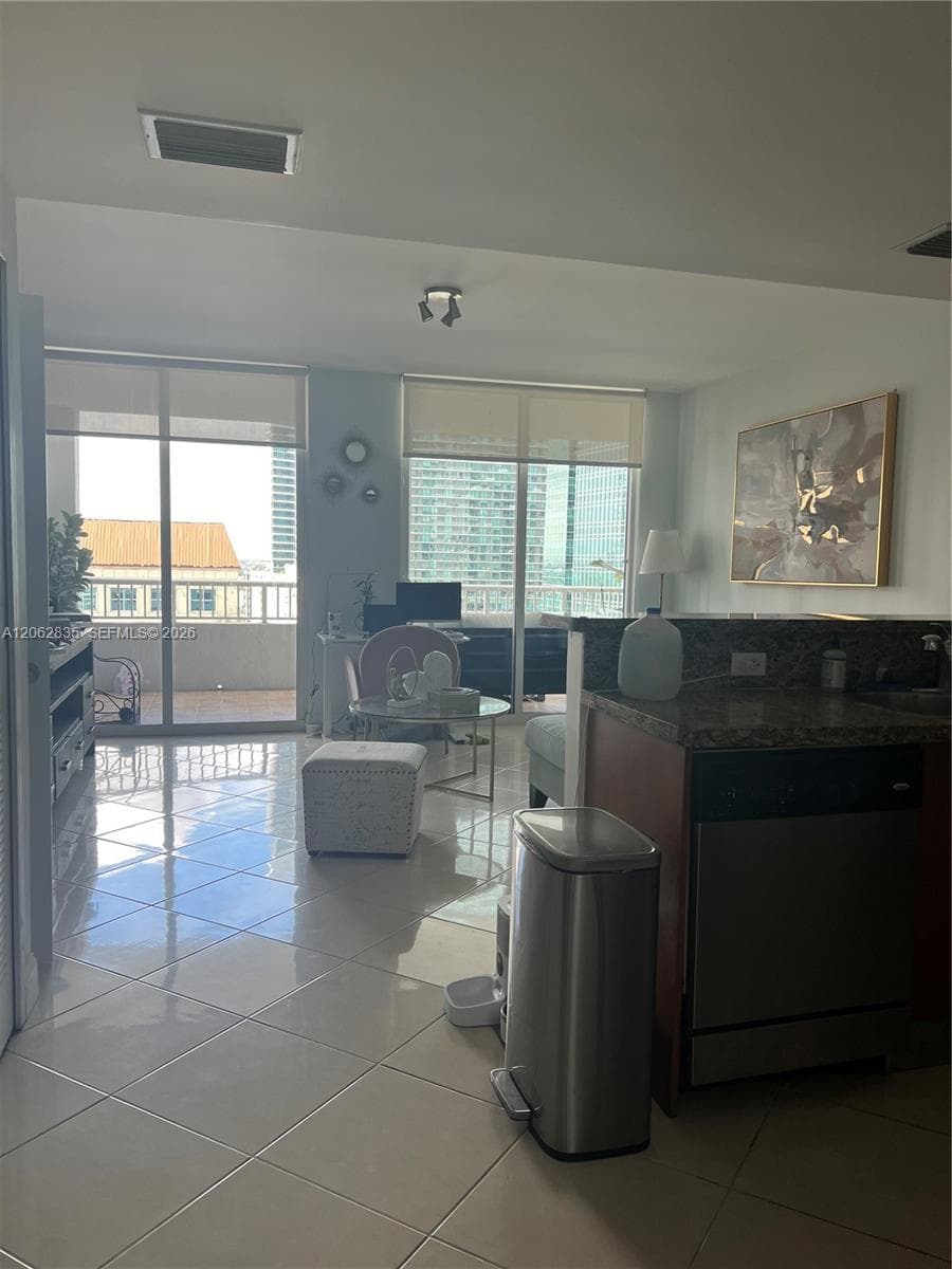 170 SE 14th St # 2007, Miami, FL 33131 photo 2