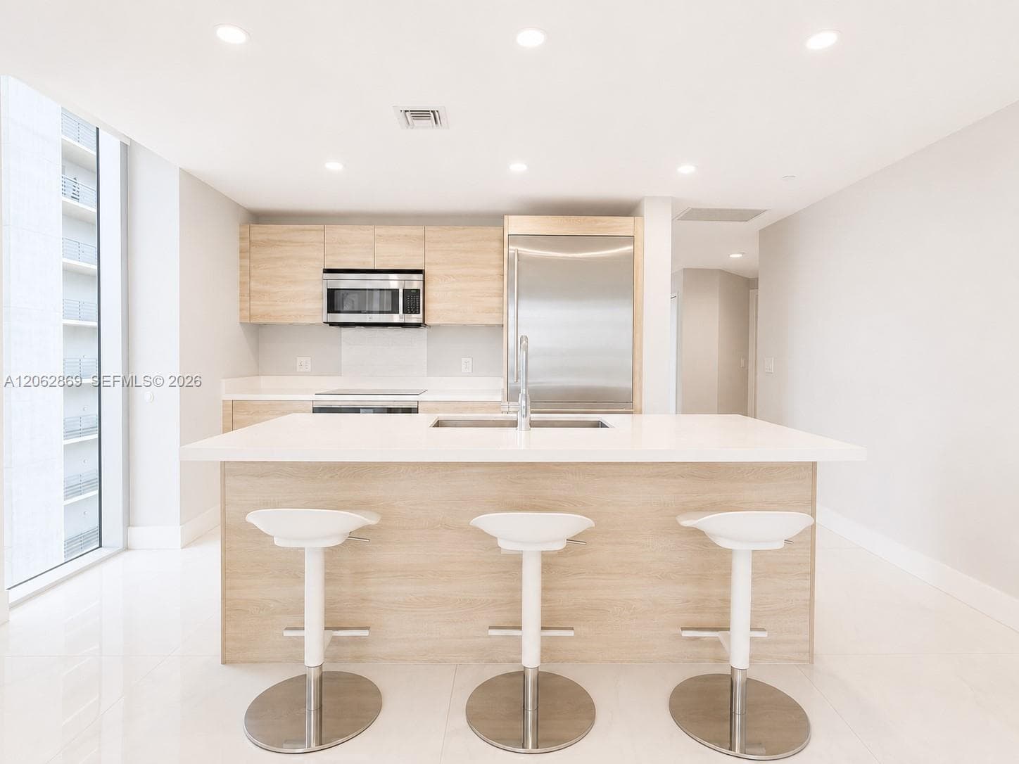 16385 Biscayne Blvd # 2007, North Miami Beach, FL 33160 photo 3