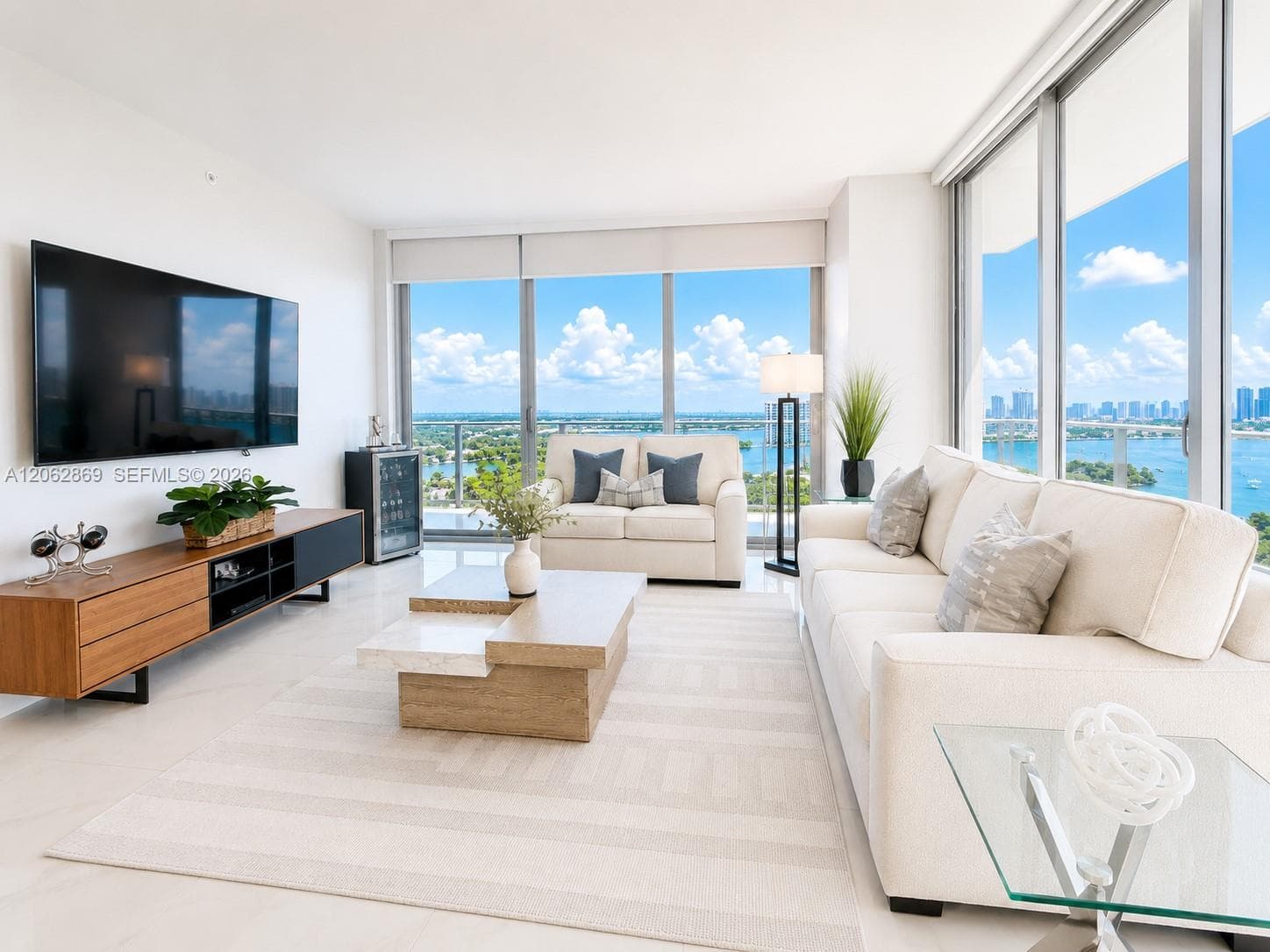 16385 Biscayne Blvd # 2007, North Miami Beach, FL 33160 photo 4