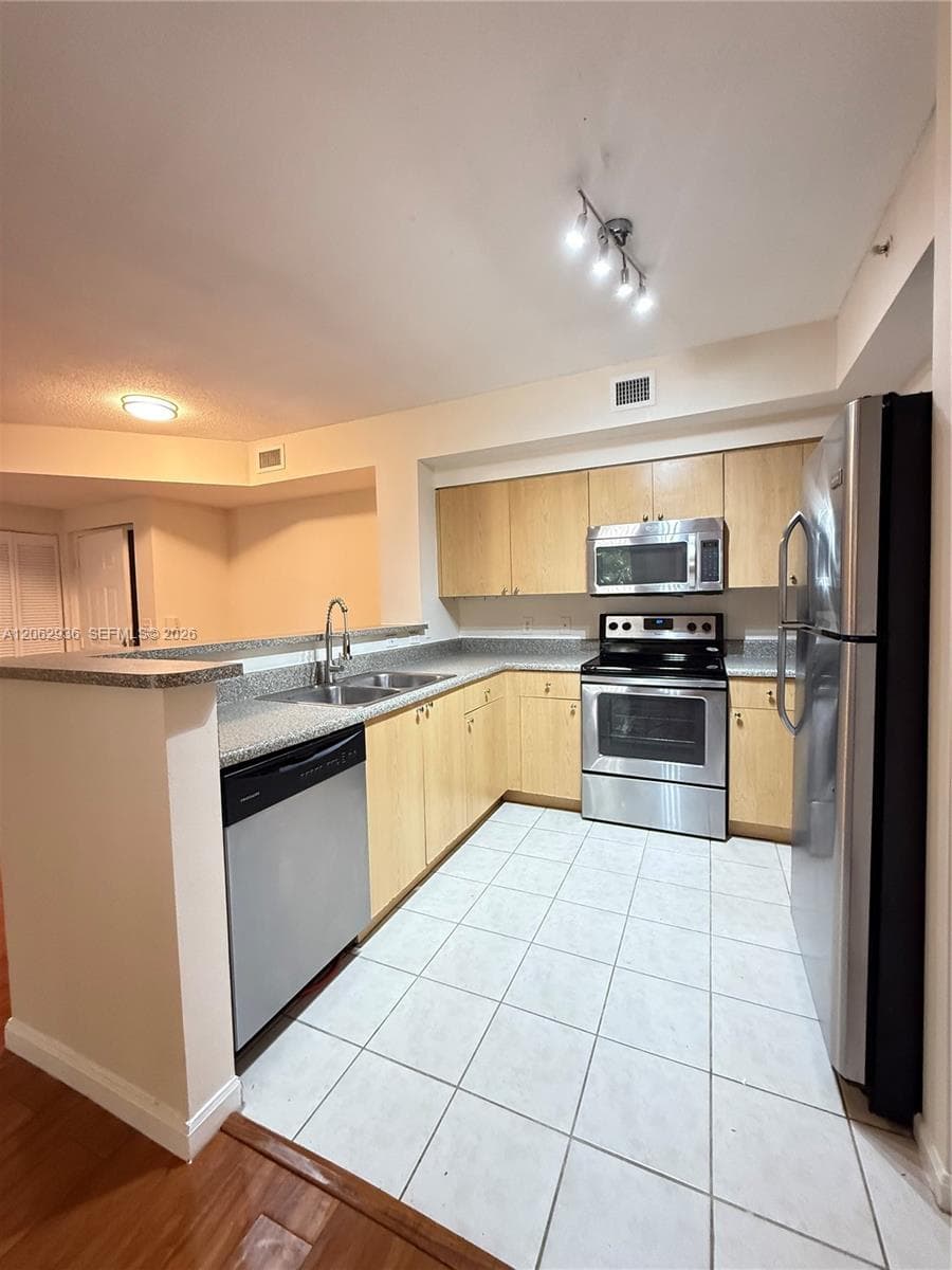 7940 N Nob Hill Rd # 204, Tamarac, FL 33321 photo 2