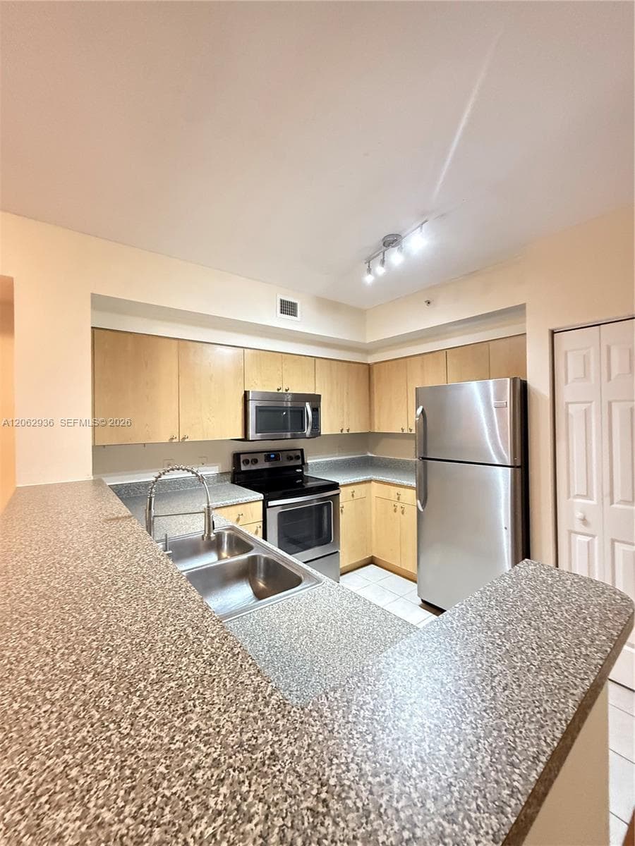 7940 N Nob Hill Rd # 204, Tamarac, FL 33321 photo 3