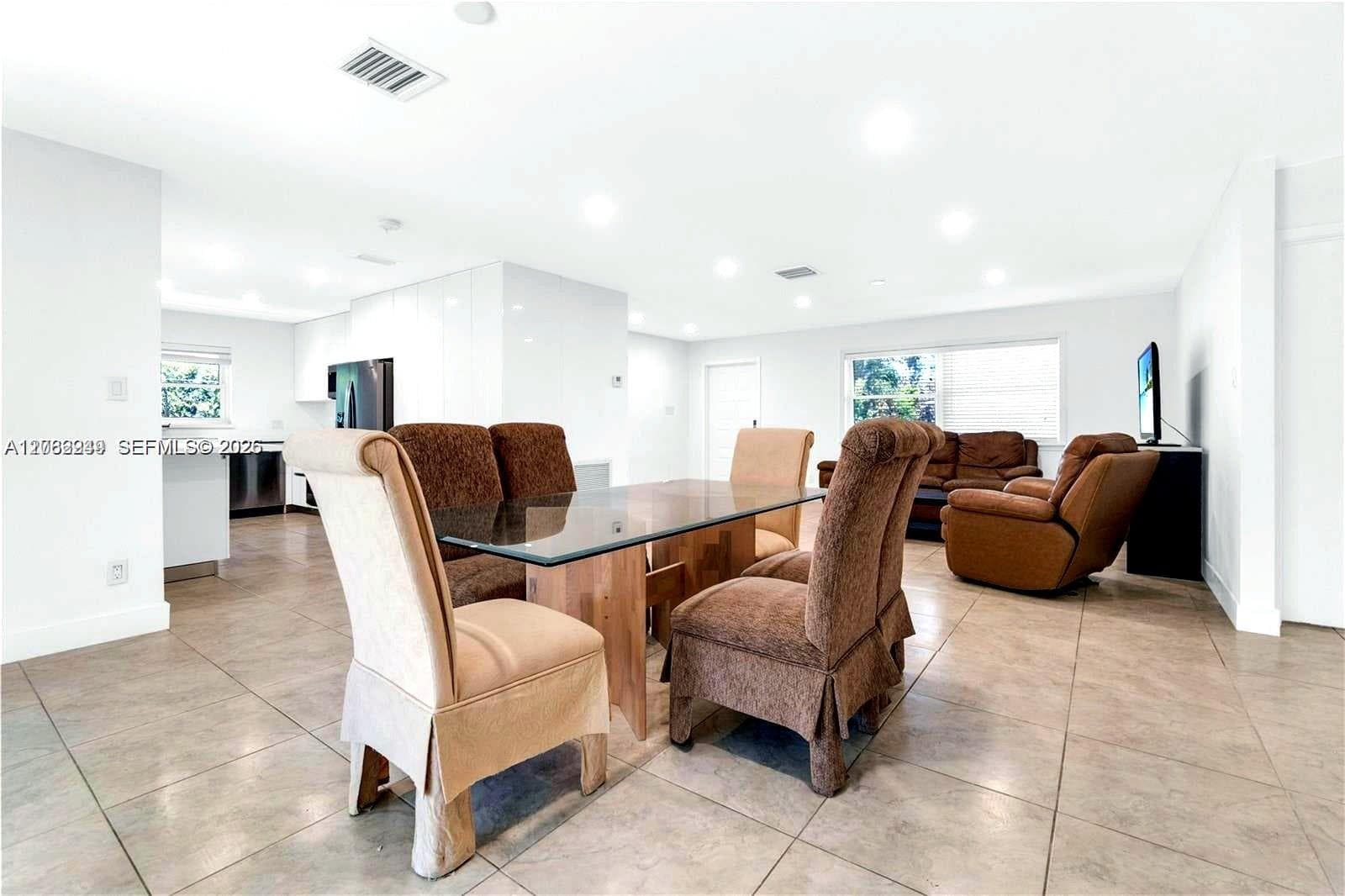 806 NE 4th St, Hallandale Beach, FL 33009 photo 4