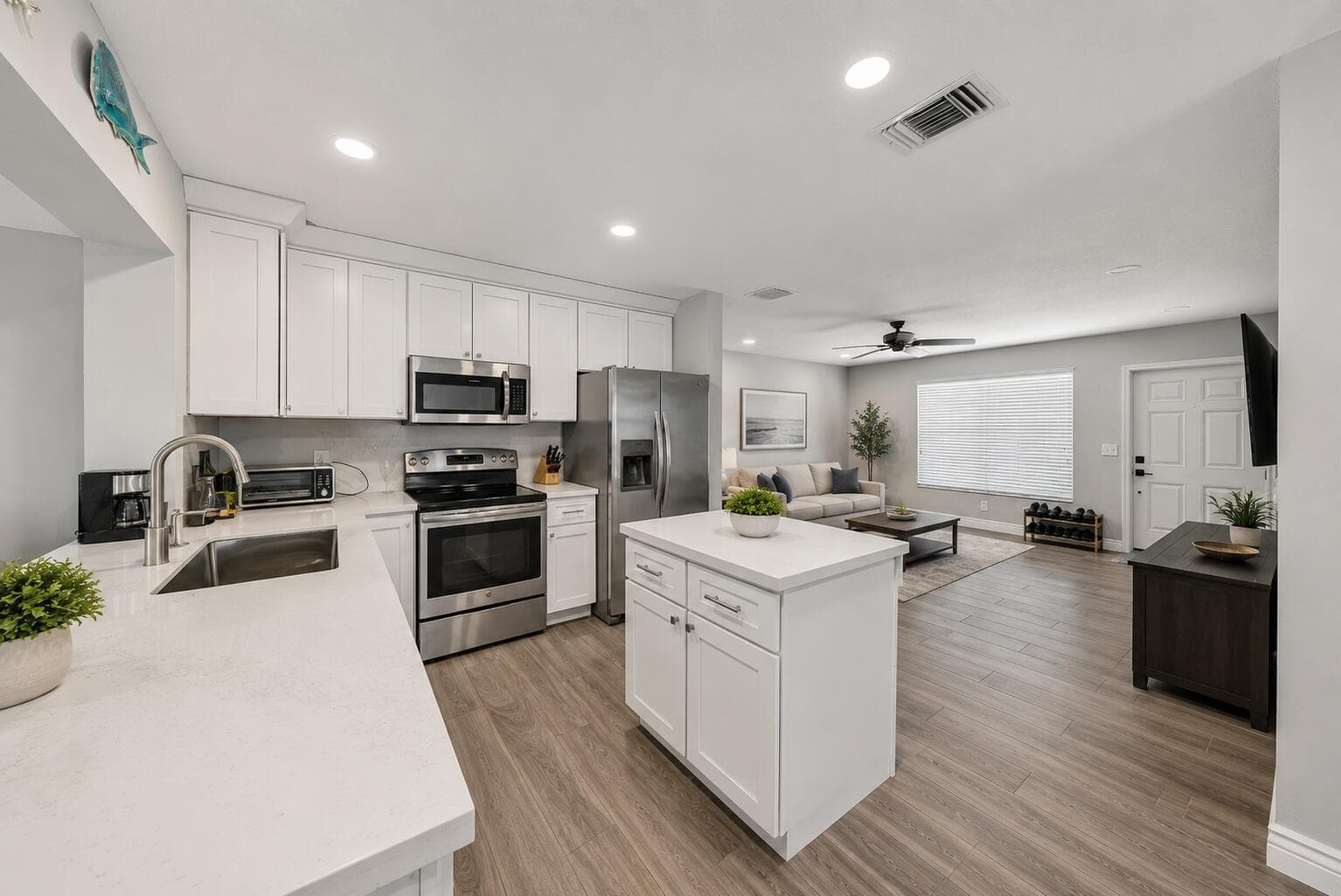 121 NE 55TH Street, Oakland Park, FL 33334 photo 3