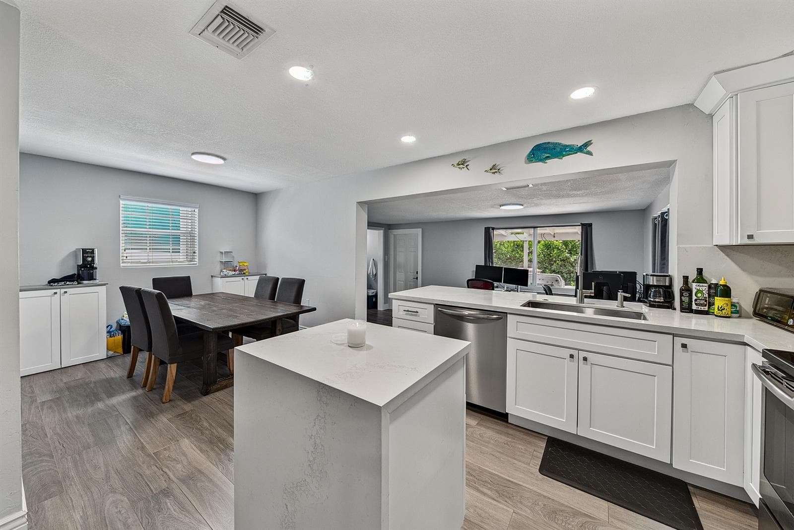 121 NE 55TH Street, Oakland Park, FL 33334 photo 4