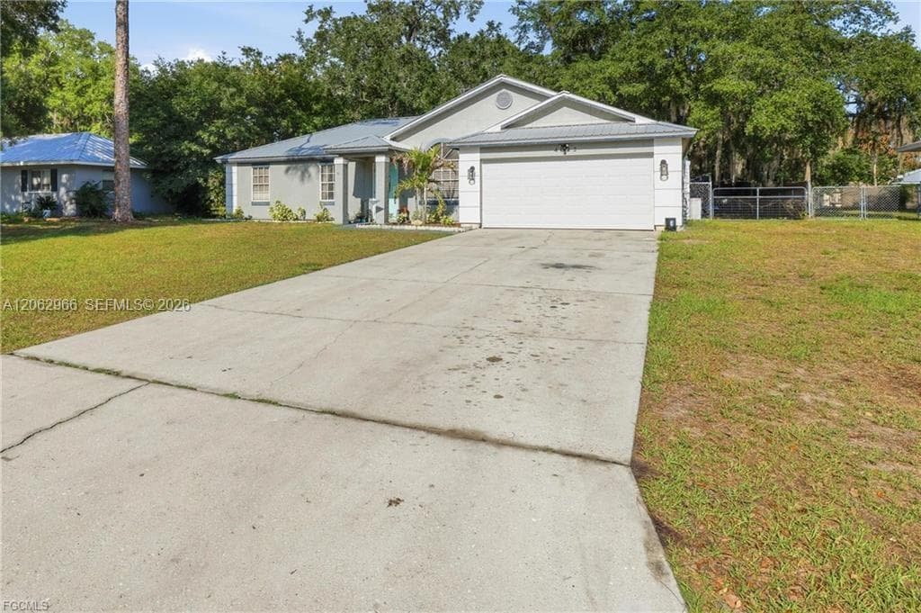 4022 E Sunflower Circle, La Belle, FL 33935 photo 2