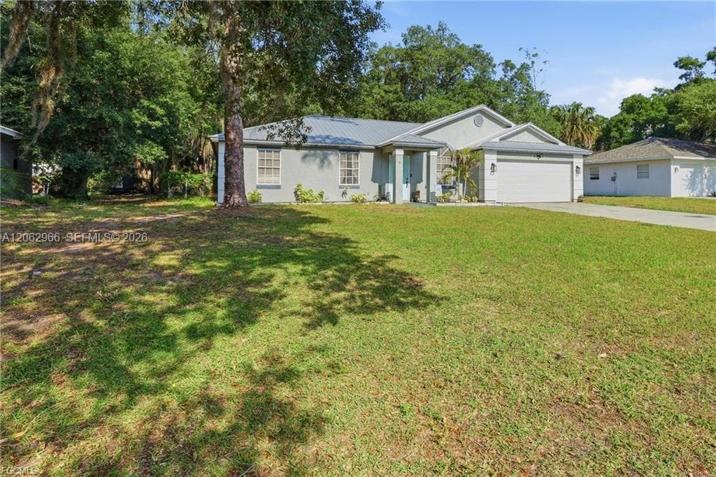 4022 E Sunflower Circle, La Belle, FL 33935 photo 3