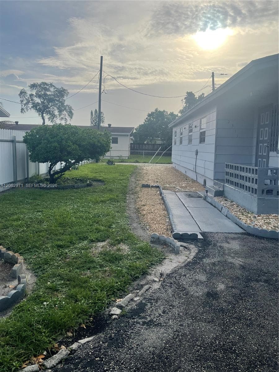 2311 NW 27th Ter, Fort Lauderdale, FL 33311 photo 4
