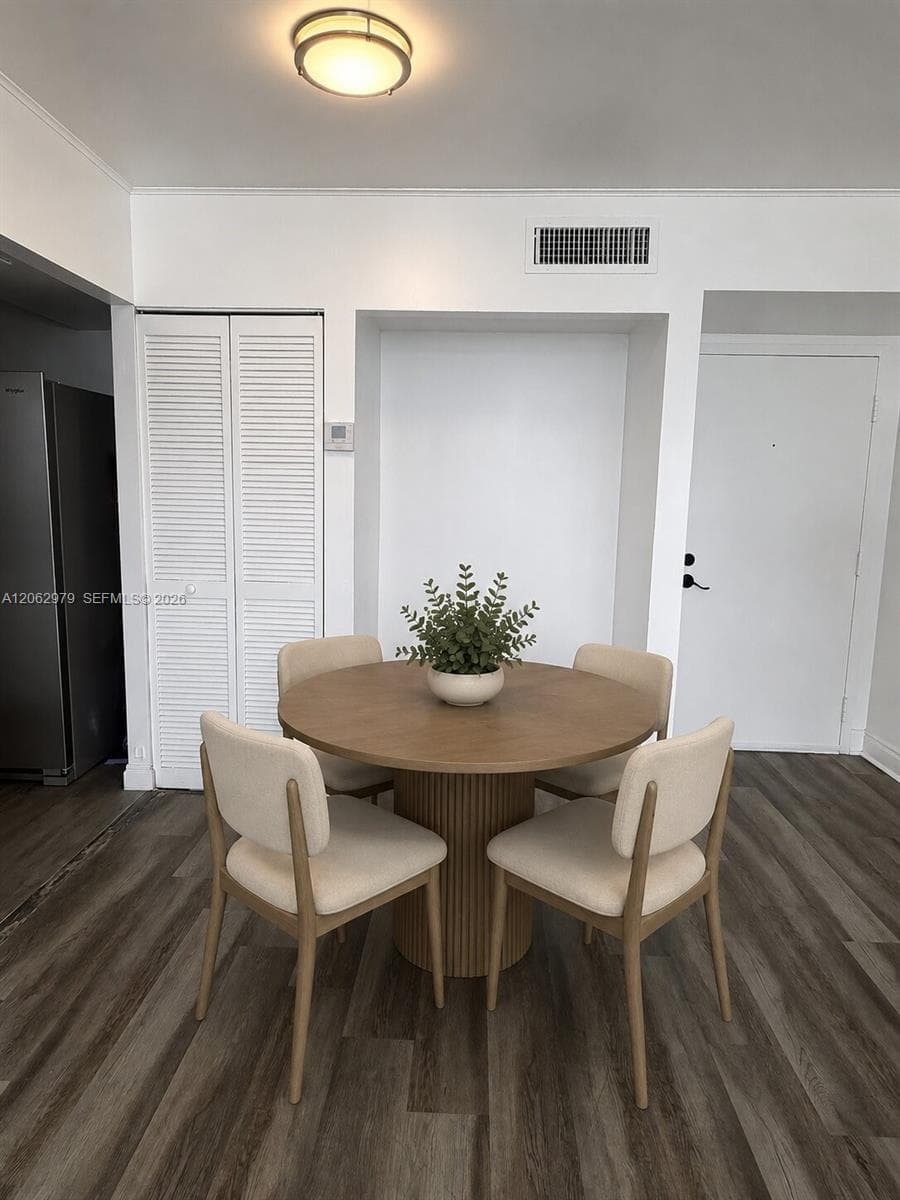 8261 NW 8th St # 434, Miami, FL 33126 photo 5