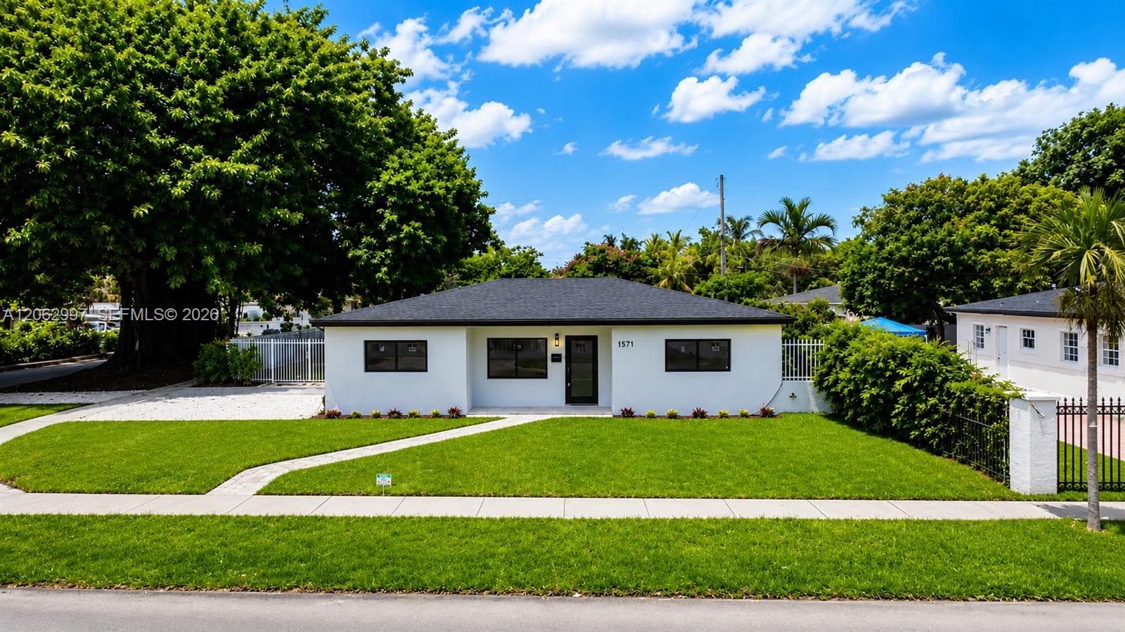 1571 NW 132nd St, Miami, FL 33167 photo 2