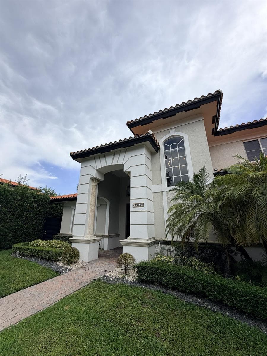 7952 NW 161ST Terrace, Miami Lakes, FL 33016 photo 2