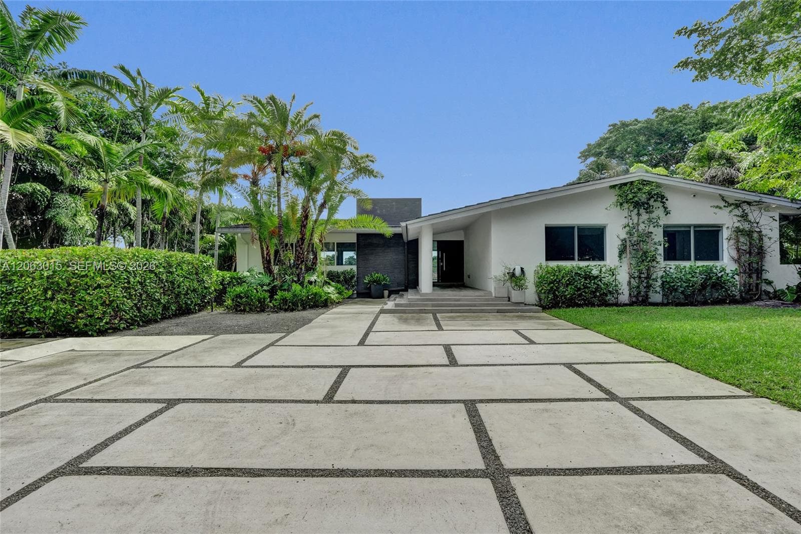 19231 NE 22nd Ave, Miami, FL 33180 photo 3