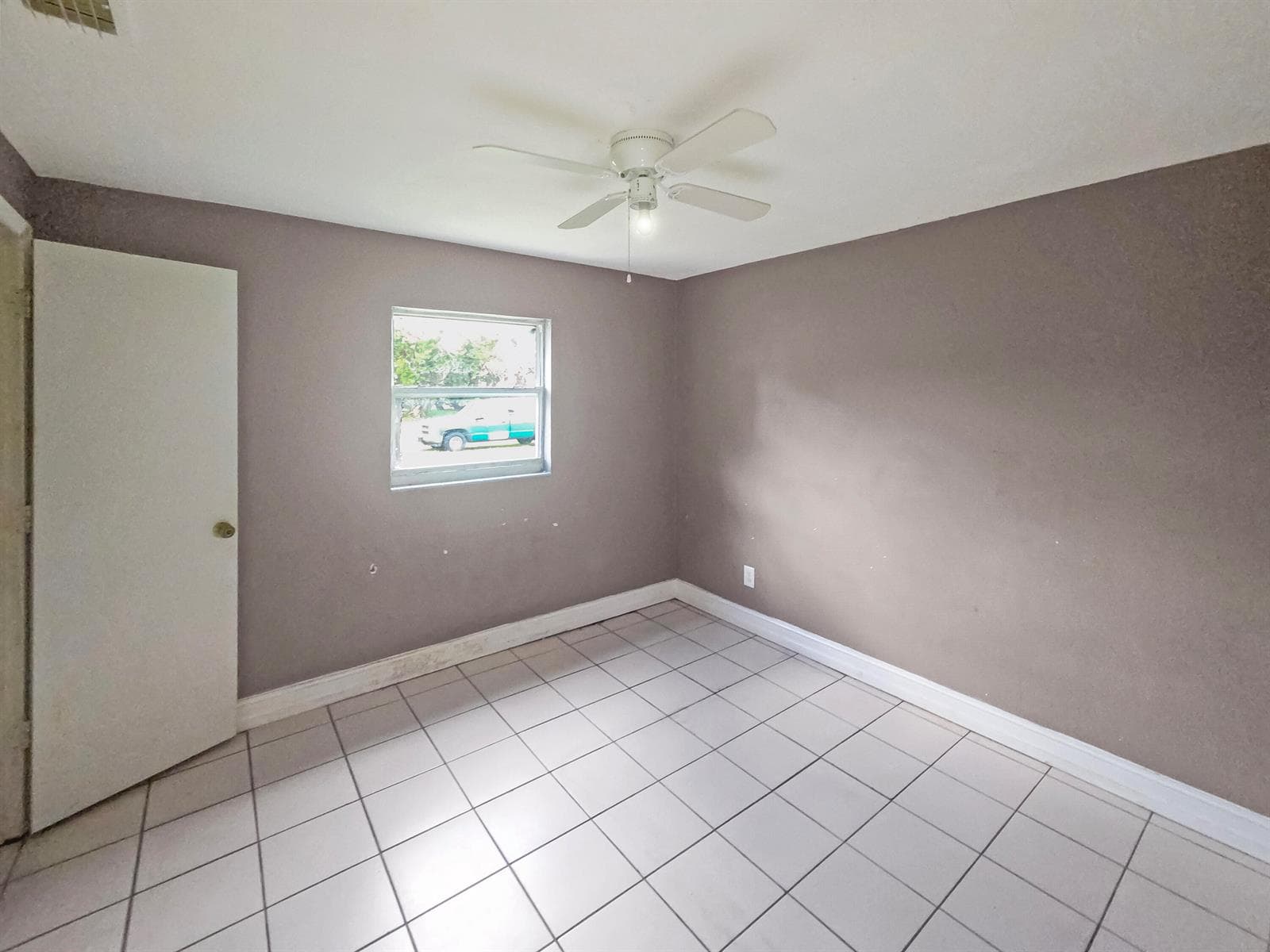 715 N 10TH Street, Fort Pierce, FL 34950 photo 3