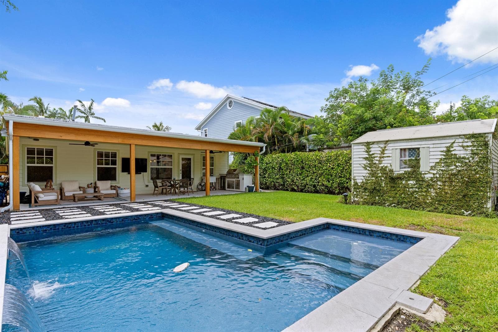 521 33RD Street, West Palm Beach, FL 33407 photo 2