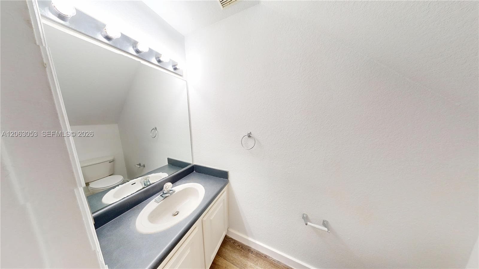 2084 NE 167th St # 2-102, North Miami Beach, FL 33162 photo 4