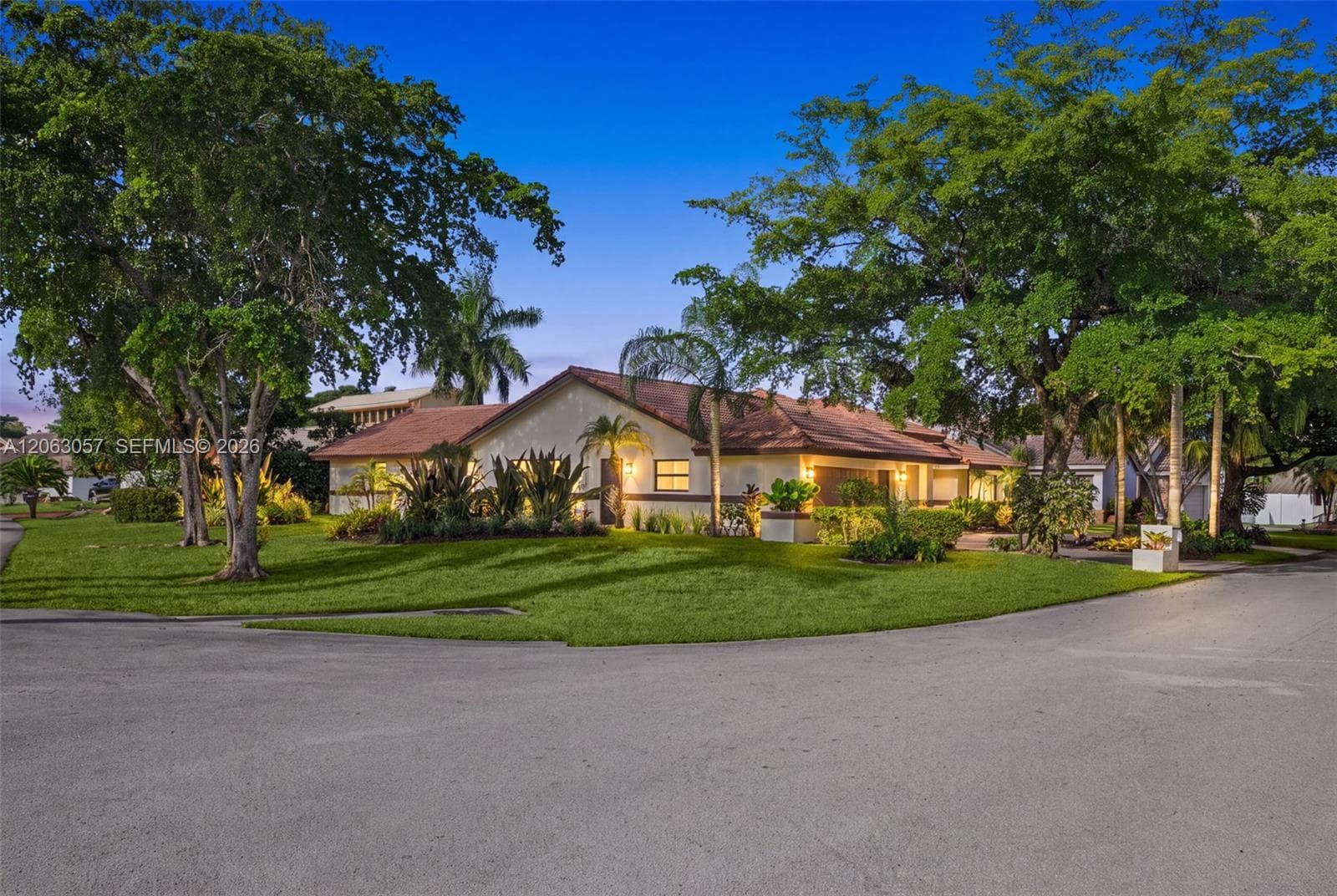 8308 NW 74th St, Tamarac, FL 33321 photo 2