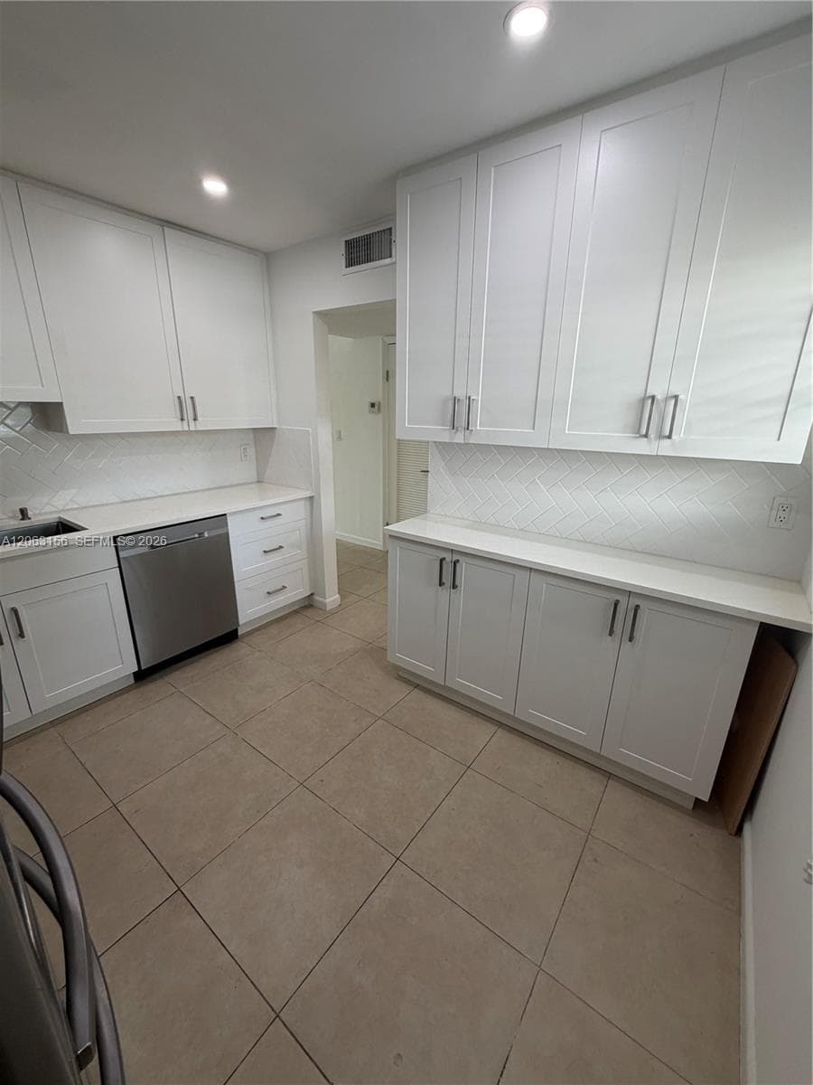 873 NE 195th St # 107, Miami, FL 33179 photo 3