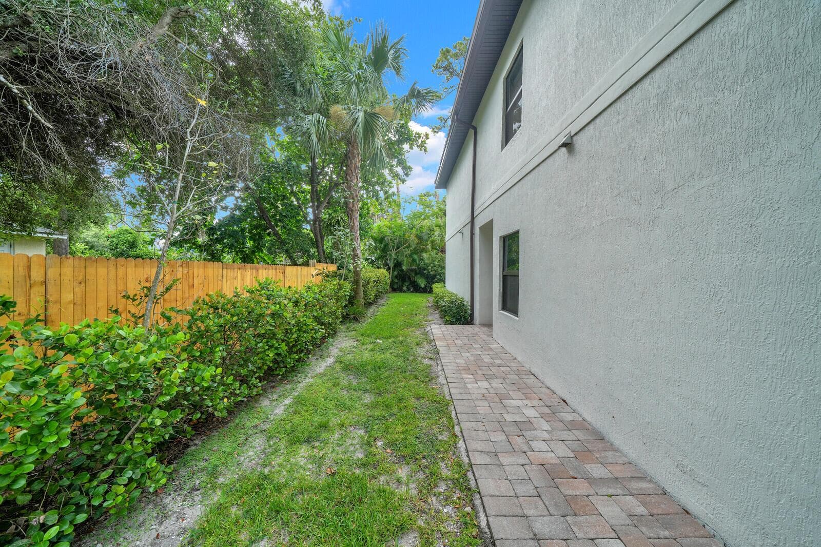 407 Bella Sol Way, West Palm Beach, FL 33406 photo 3