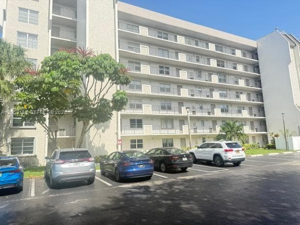 3100 W Rolling Hills Cir # 101, Davie, FL 33328