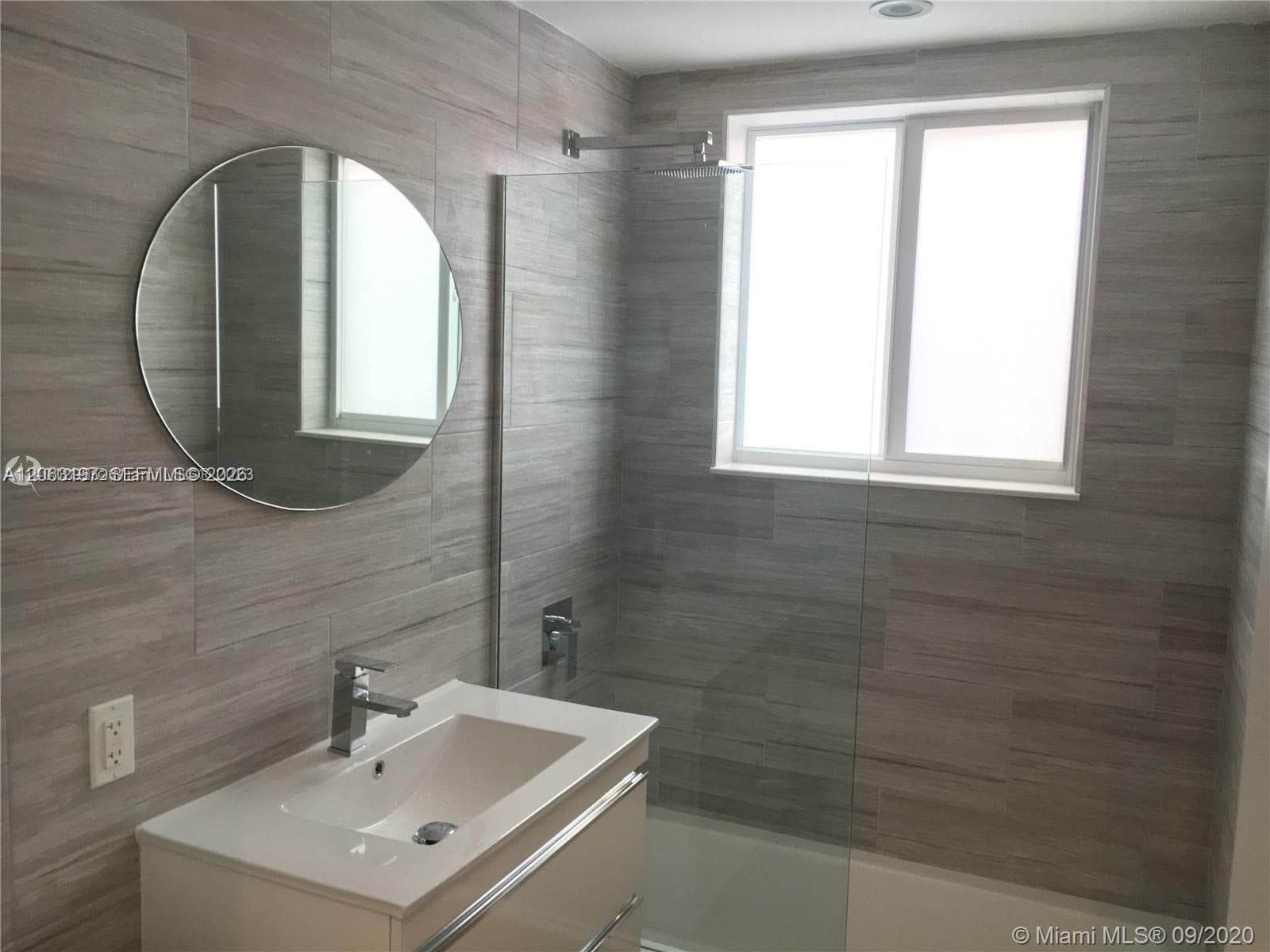 1620 Bay Rd, Miami Beach, FL 33139 photo 5