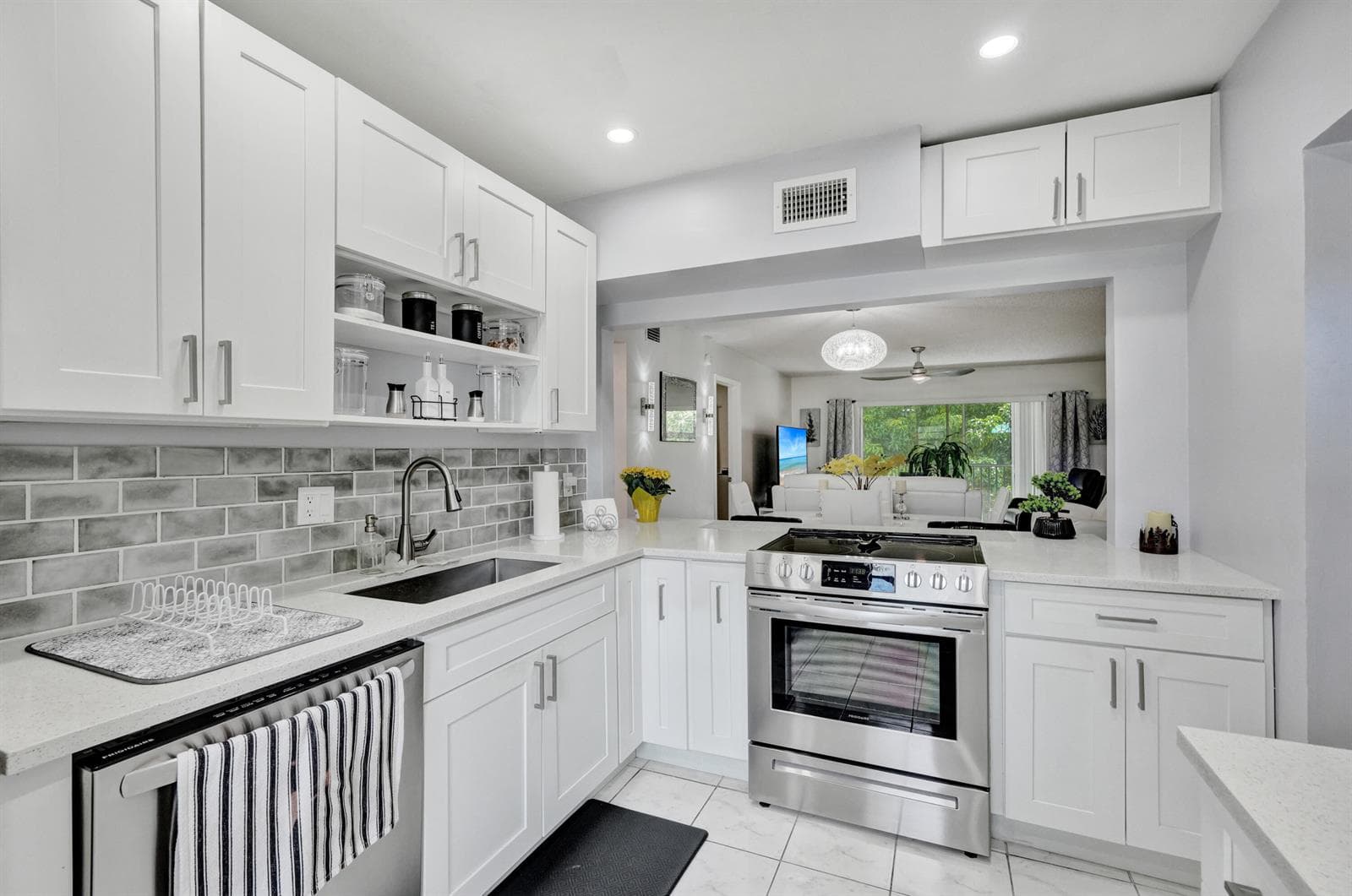 130 LAKE MERYL Drive # 227, West Palm Beach, FL 33411 photo 4