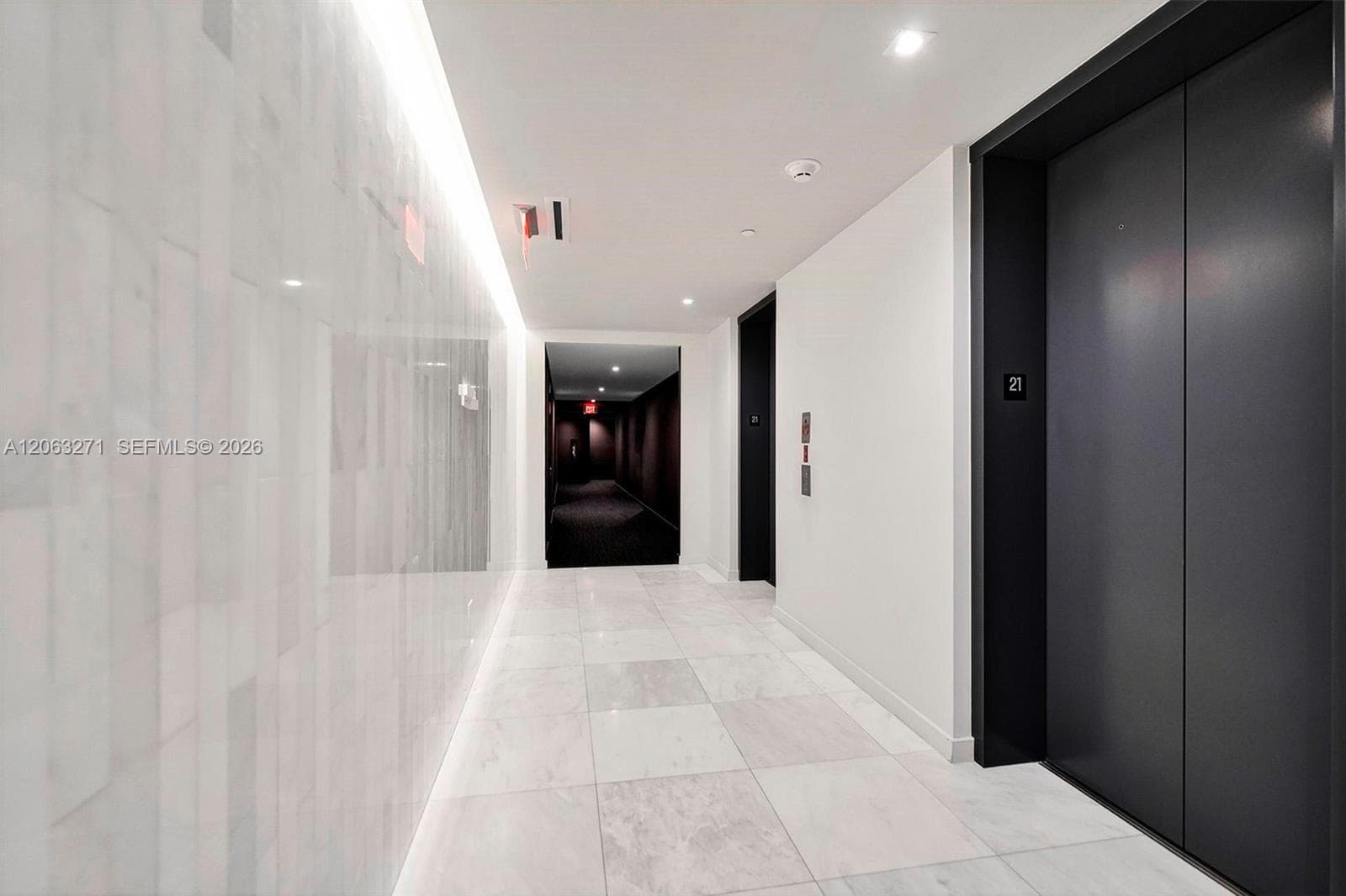 88 SW 7th St # 2106, Miami, FL 33130 photo 3