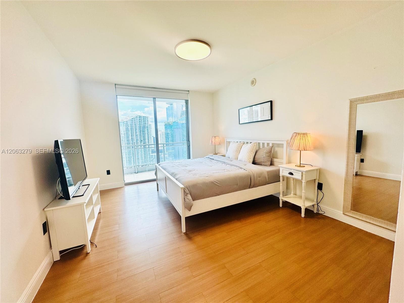 90 SW 3rd St # 3902, Miami, FL 33130 photo 5