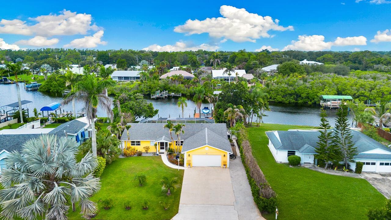 622 SW Pine Tree Lane, Palm City, FL 34990 photo 2