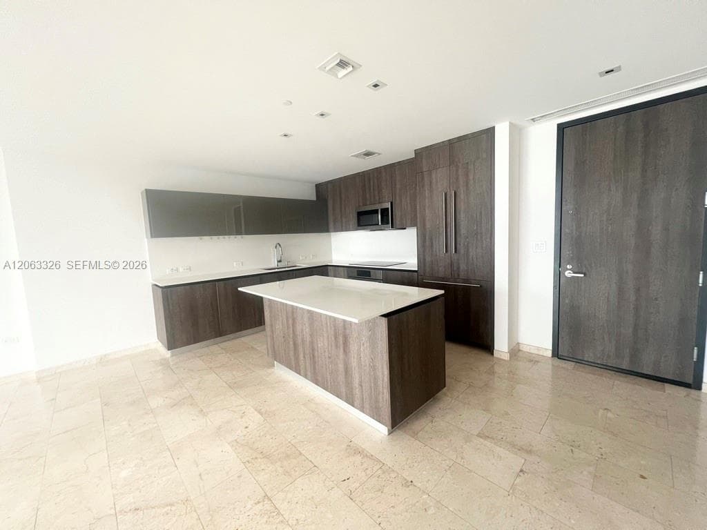 68 SE 6th St # 3810, Miami, FL 33131 photo 3