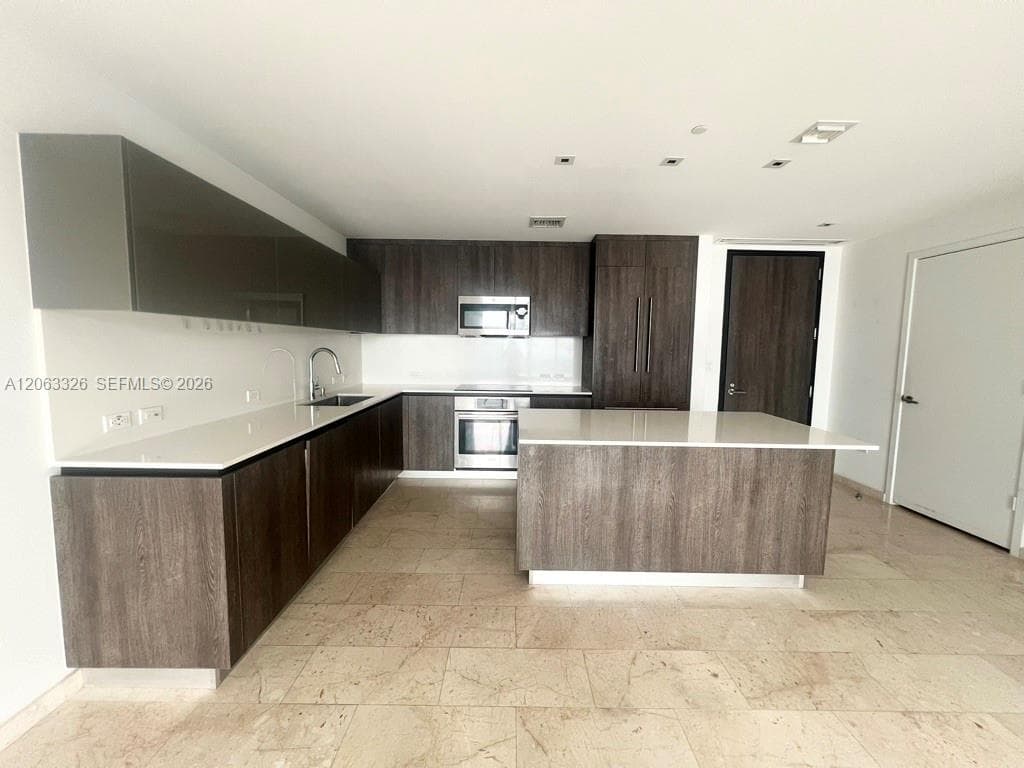 68 SE 6th St # 3810, Miami, FL 33131 photo 5