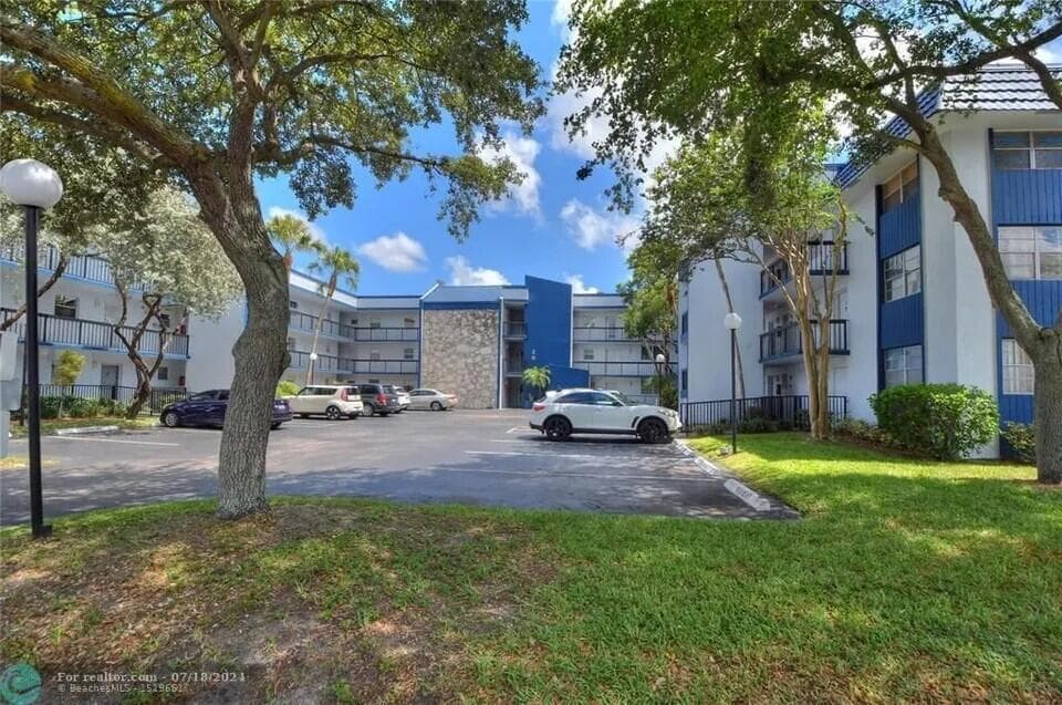 3210 HOLIDAY SPRINGS Boulevard # 2-110, Margate, FL 33063