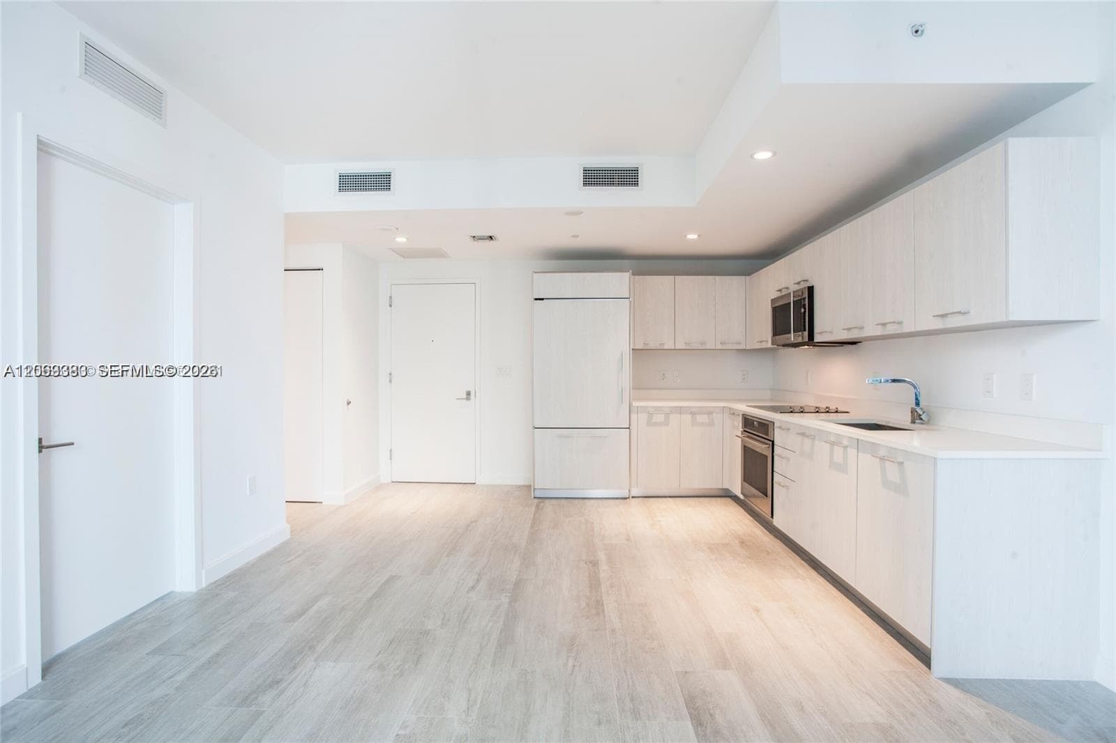 55 SW 9th St # 1907, Miami, FL 33130 photo 3