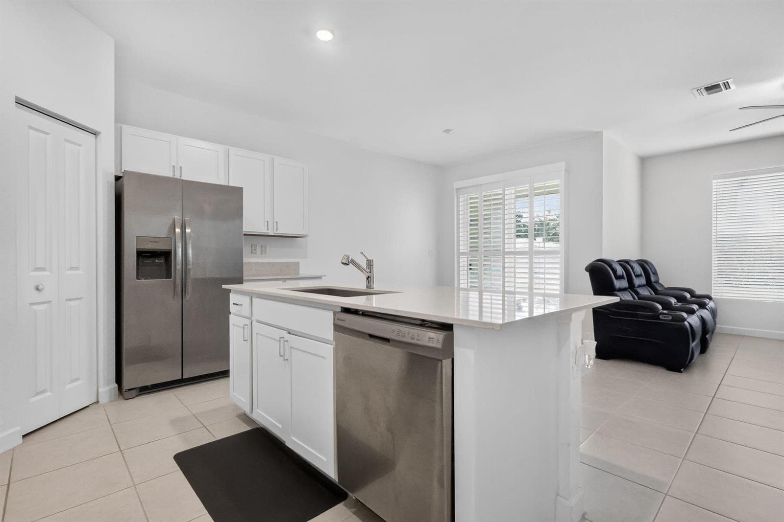 4168 Lagoon Shore Drive, Lake Worth, FL 33467 photo 2