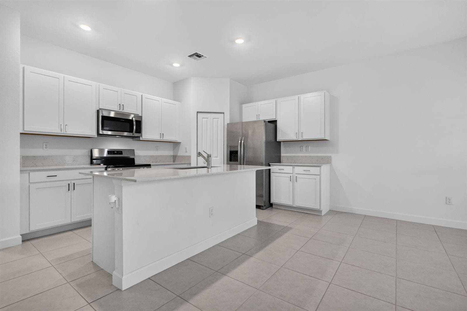 4168 Lagoon Shore Drive, Lake Worth, FL 33467 photo 3