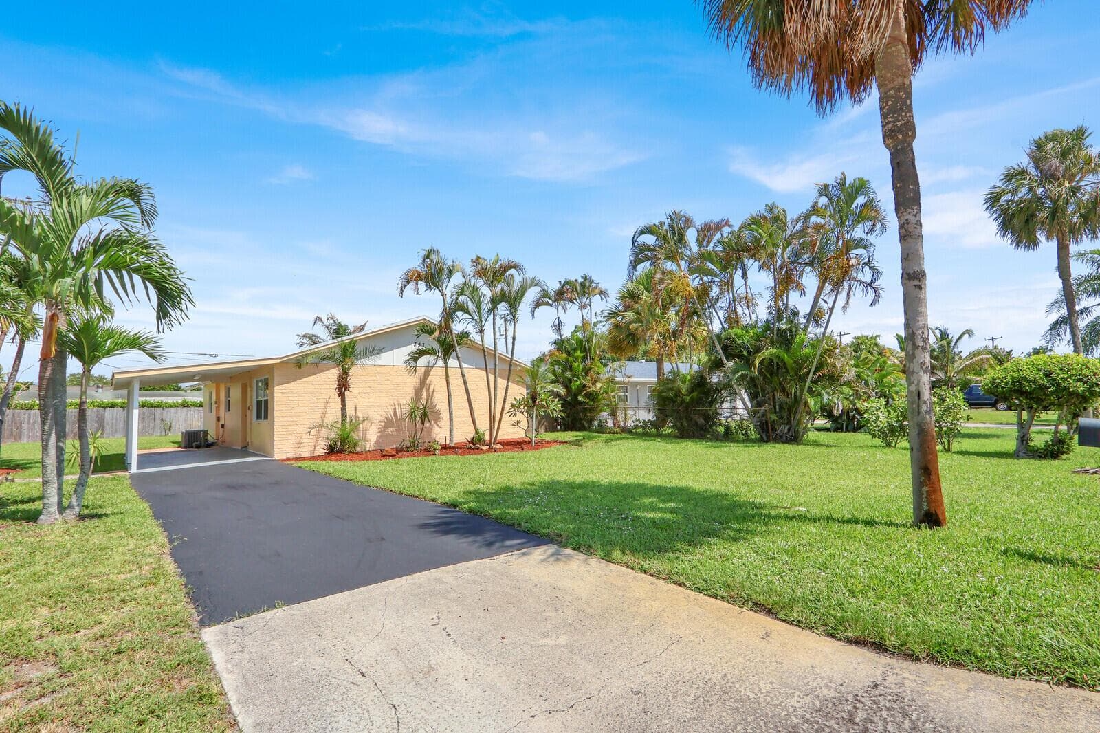 357 Garden Boulevard, Palm Beach Gardens, FL 33410 photo 2