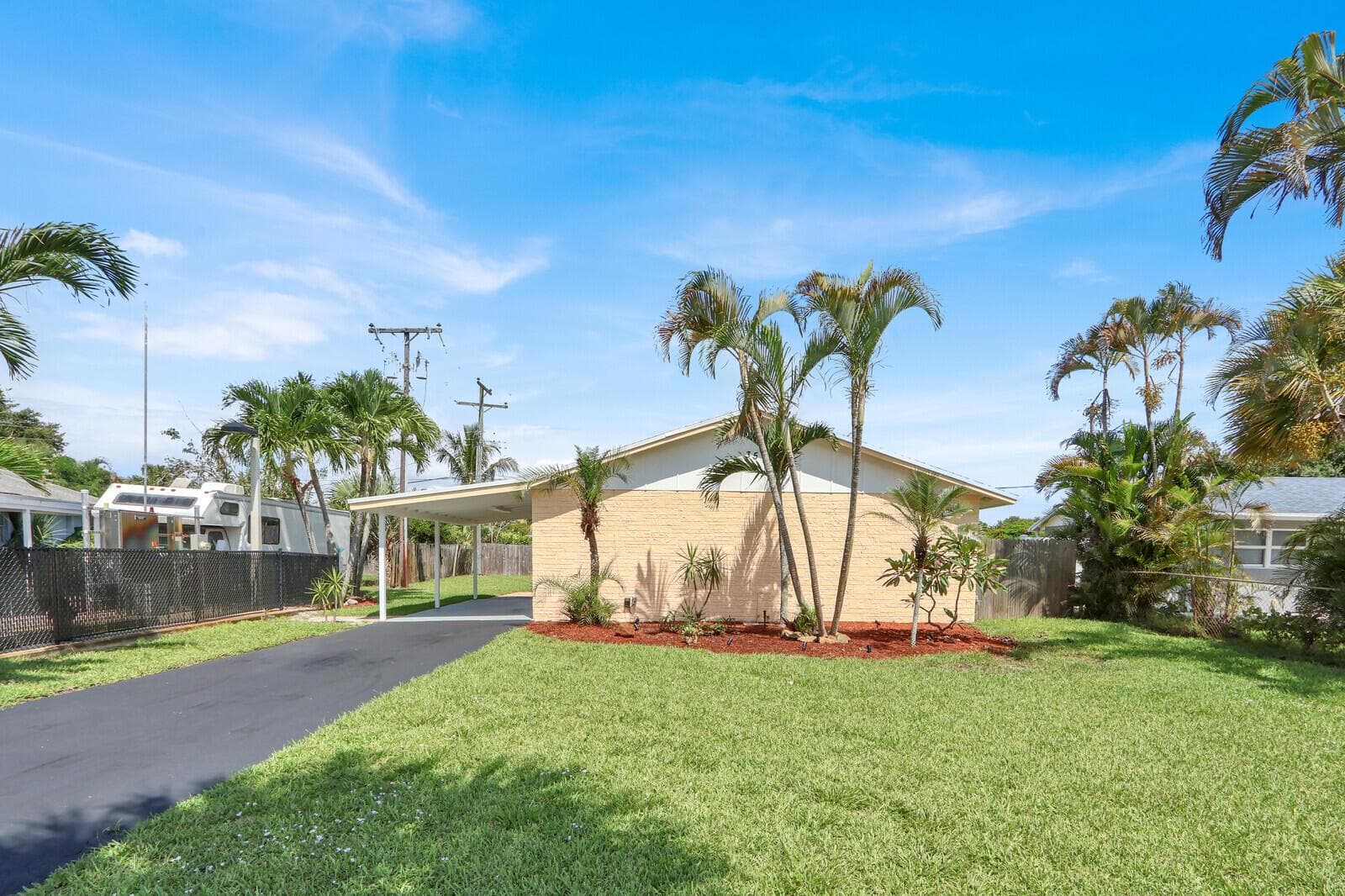 357 Garden Boulevard, Palm Beach Gardens, FL 33410 photo 3